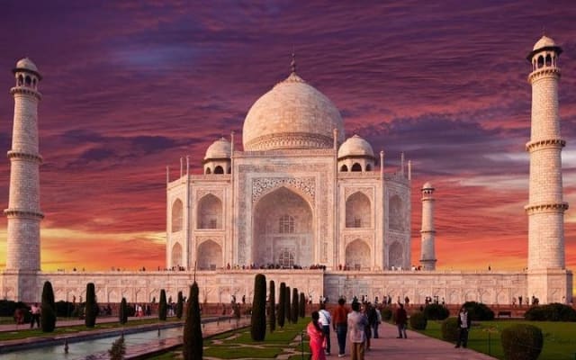 Sunrise Day Trip to Agra From New Delhi 