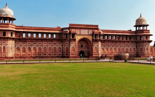 Private Agra Tour From Delhi By Luxury Car - Travel In Business