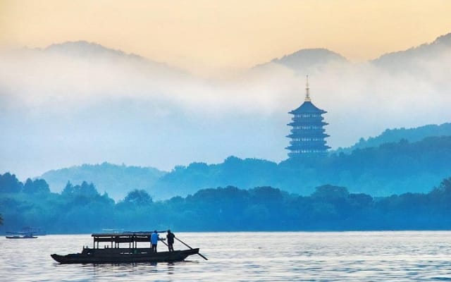 Hangzhou Private Day Tour from Nanjing by Bullet Train with Drop-off Option