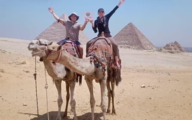 Giza Pyramids, Sphinx and Egyptian Museum Guided Day Tour from Cairo