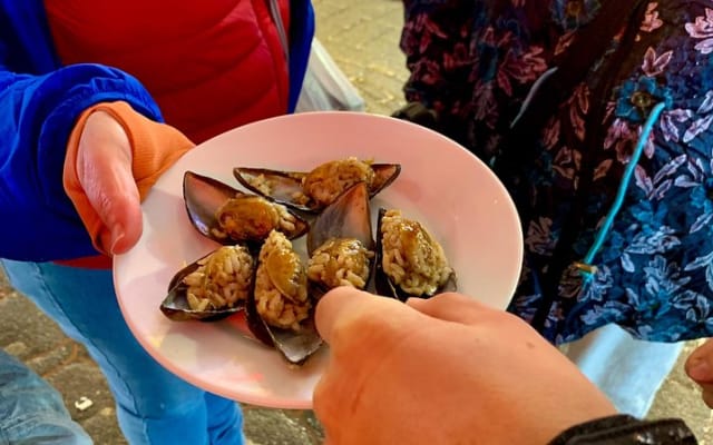 Istanbul Cross-Continental Food Tour Including Tastings, Public Transportation