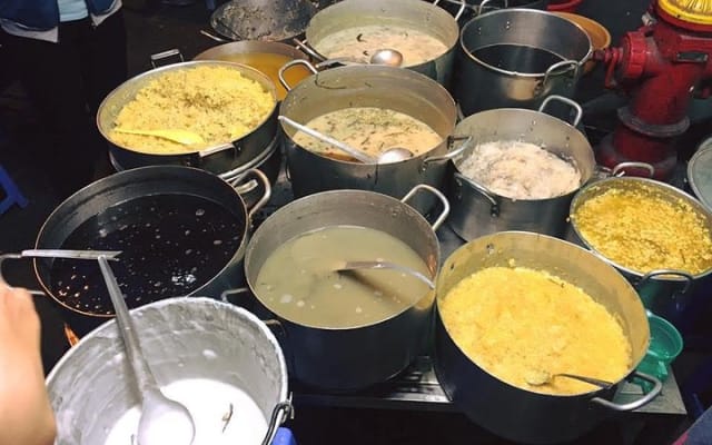 Walking street food tour