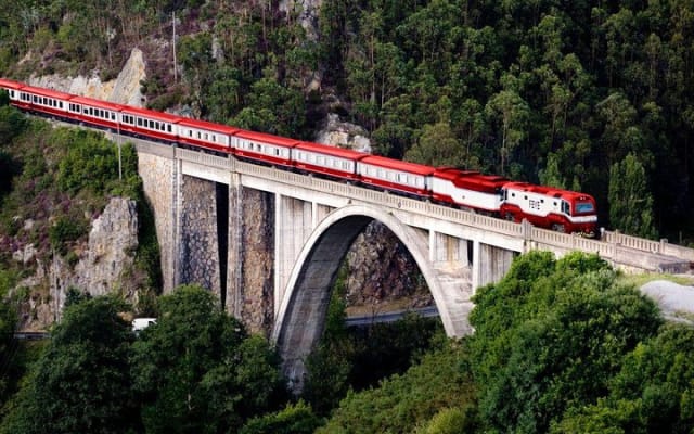 Full Day Meteora Tour by Train from Thessaloniki