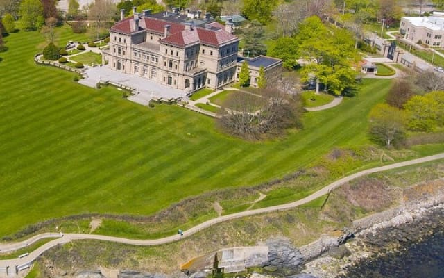 Newport Cliff Walk: A Self-Guided Audio Tour