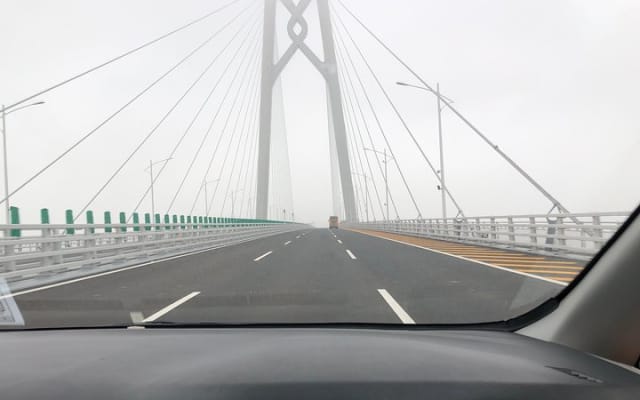 Hong Kong Private Transfer to Macau hotel over Bridge