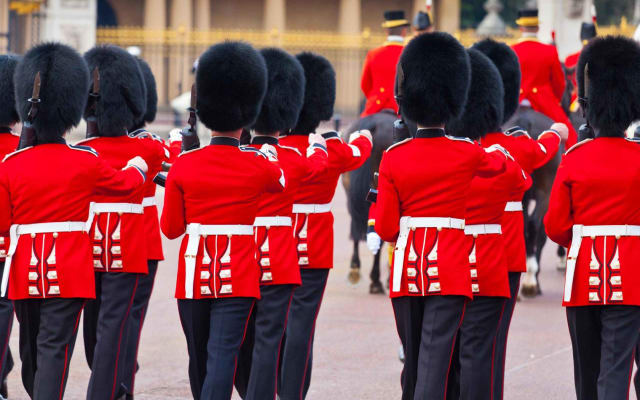 Buckingham Palace, Changing of the Guard & English Tea