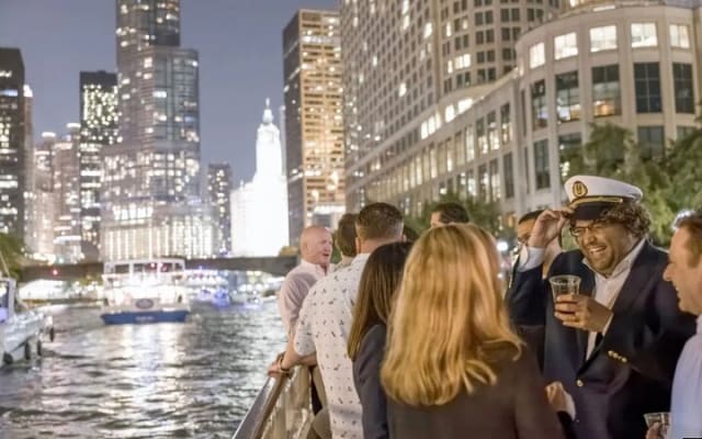 Chicago Guided Cocktail Cruise Tour