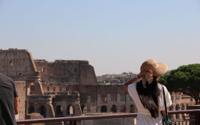 Skip-the-line Colosseum Tour with Roman Forum & Palatine Hill