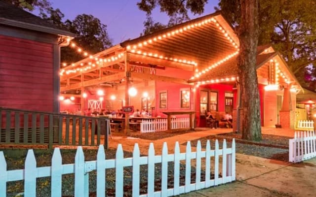 Downtown Austin Private Walk: Food, Drinks, and History