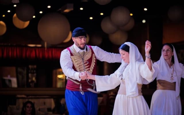 Traditional Cretan Dancing Lessons – Small-group tour from Chania