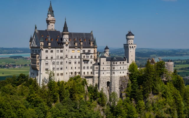 Neuschwanstein & Linderhof Premium Tour - Skip The Line (Munich, DE)