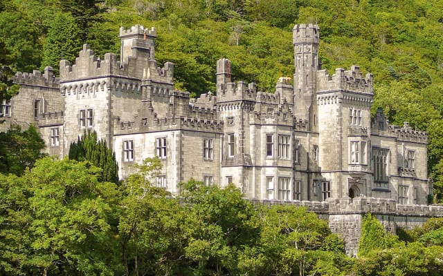 Galway to Connemara & Kylemore Abbey Day Tour