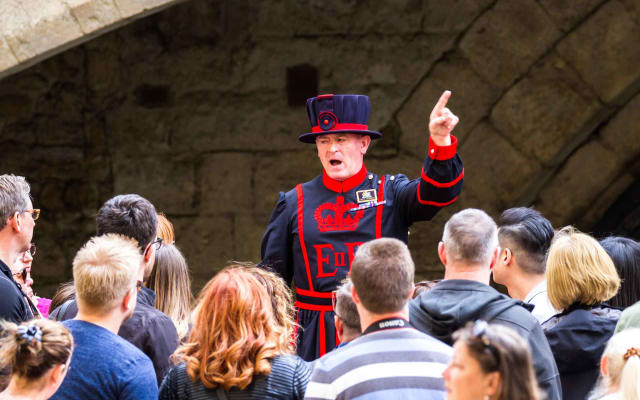 London: Tower of London, Thames Boat & Changing of the Guard