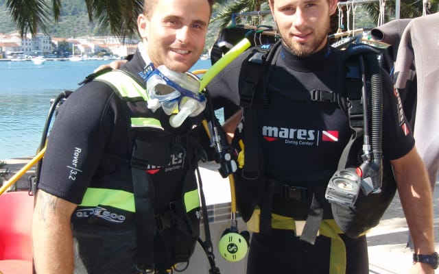 Boat diving