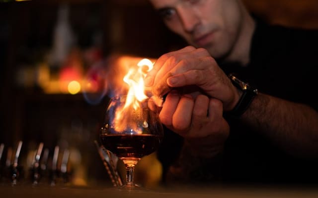 Melbourne Walking Tour: Uncover Hidden Laneway Bars