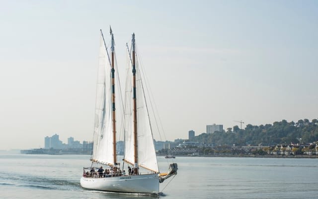 New York Fall Foliage Sail up the Hudson River