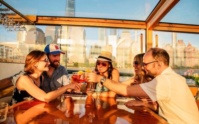 New York City: Champagne, Cheese, Caviar & Sightseeing Cruise