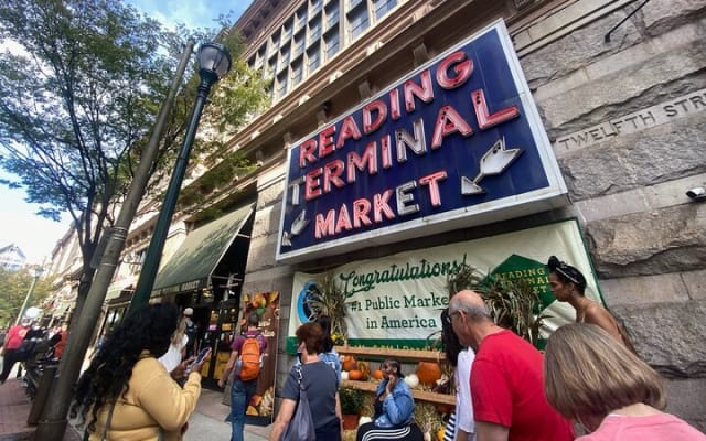 Reading Terminal Market Walking Tour in Philadelphia
