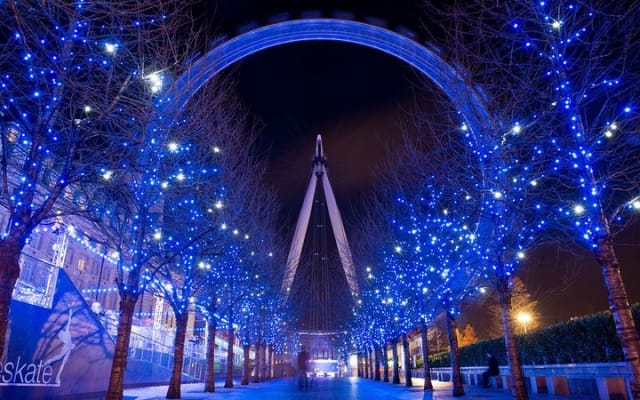 London by Night Bus Tour with Christmas Lights and Live Guide
