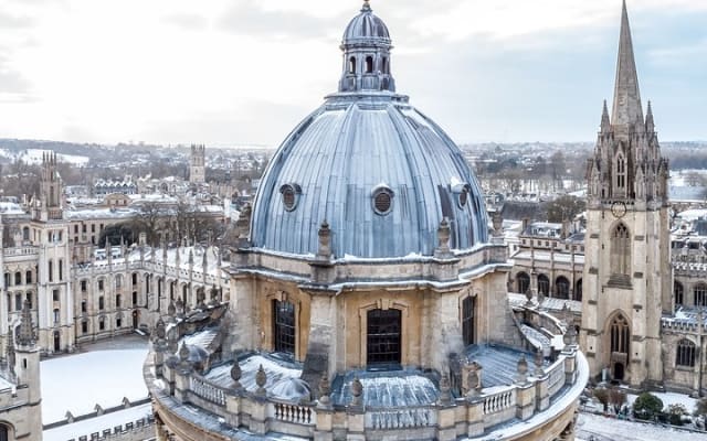 Oxford, Cotswolds & Stratford-upon-Avon Tour with Christmas Lunch
