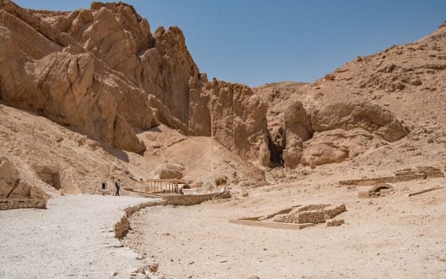 Hatshpsute Temple Day Tour to Luxor