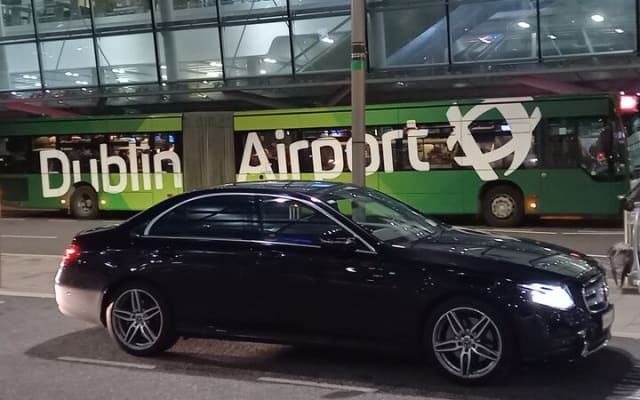 Dublin Airport to Fota Island Resort Premium Car Service