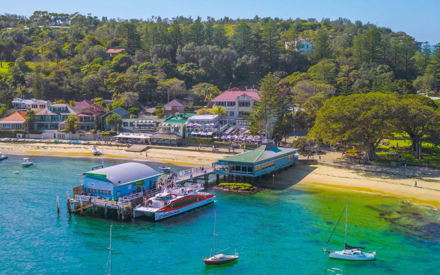 Sydney Harbour 2-Day Hop-On Hop-Off Cruise with Taronga Zoo Entry