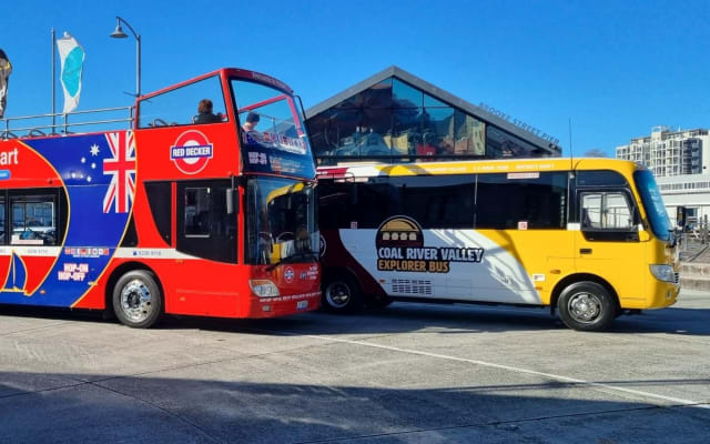 Richmond Village & Red Decker Hop-On Hop-Off Tour