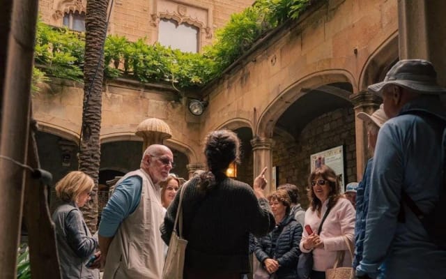 Private Barcelona Art and Tapas Walking Tour with Picasso Museum