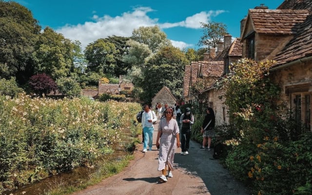 Cotswolds Day Trip with Lunch