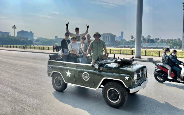 Hanoi Jeep Tour: Train Street & Hidden Gems