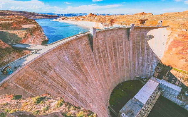 Hoover Dam & Seven Magic Mountains Tour