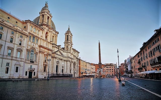 Rome Sunrise Walking Tour with Breakfast