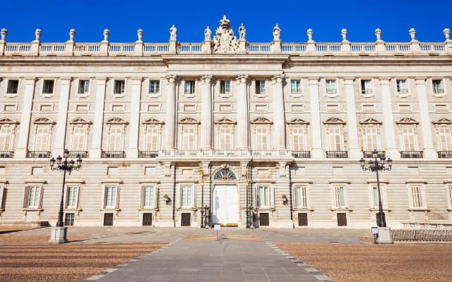 Skip-the-Line Royal Palace Tour
