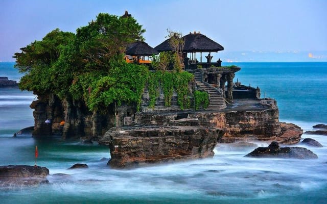 Bali Full-Day Tanah Lot & Ulun Danu Temple Tour