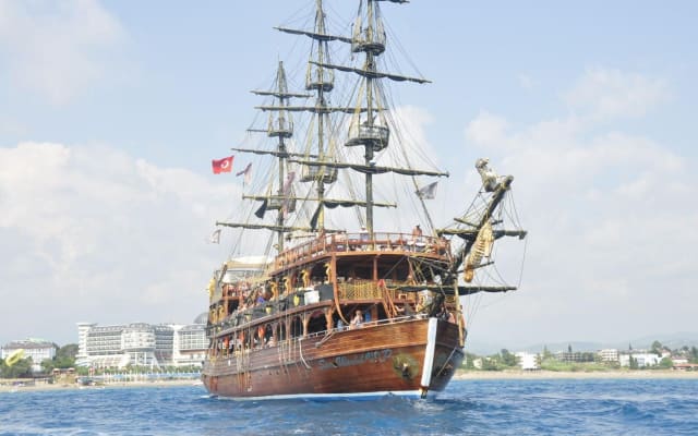 Side Manavgat Boat Trip with Lunch and Unlimited Drinks