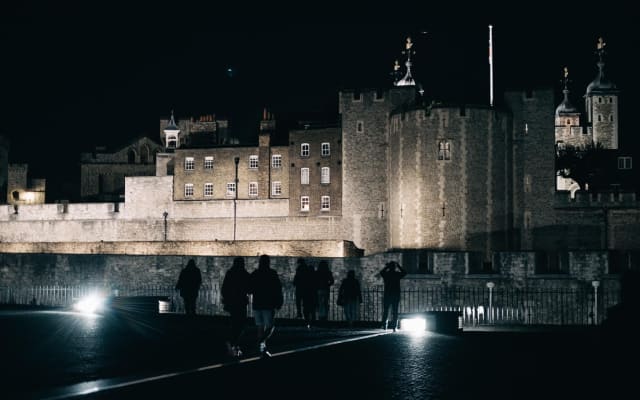 Haunted London Ghost Tour with Thames Cruise