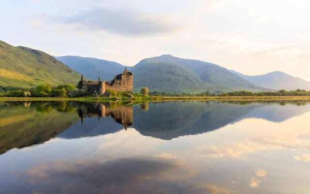 Scottish Highlands Castles & Loch Tour