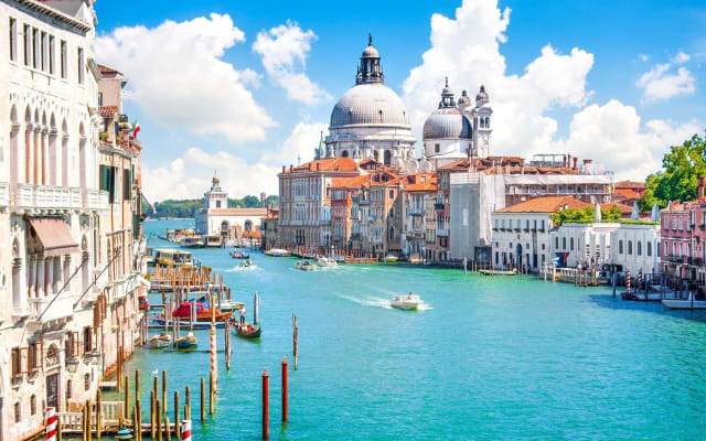 Venice Grand Canal Boat Tour with Food Tastings