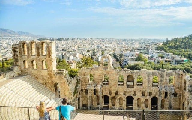 Athens Private Walking Tour: Acropolis, Plaka & Local Cuisine