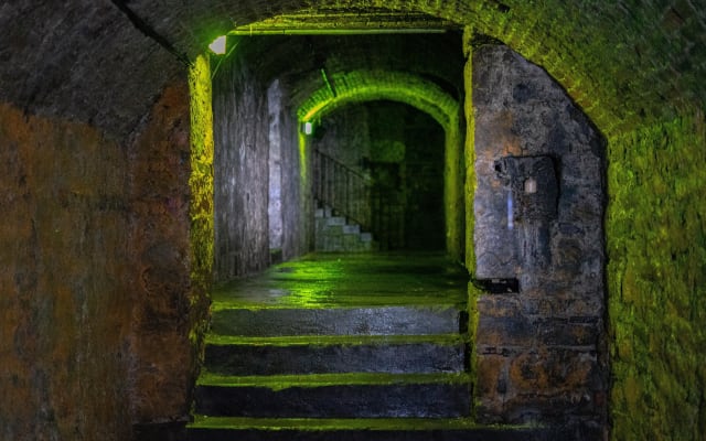 Edinburgh Haunted Vaults & Graveyard Tour