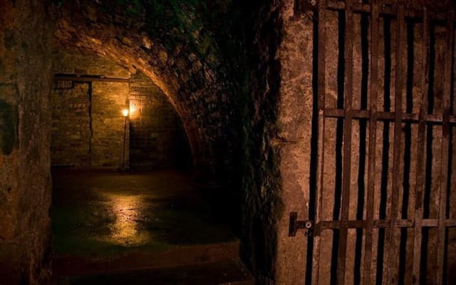 Edinburgh Haunted Vaults Walking Tour