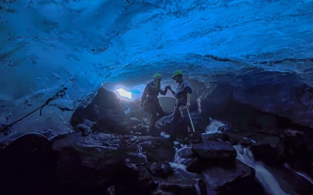 Sólheimajökull Glacier Hike with Ice Cave Exploration