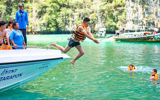 Phi Phi & Bamboo Island Private Speedboat Tour from Phuket