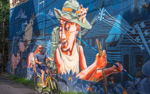 Chiang Mai Backstreets Biking Tour and Lanna Temple Visit