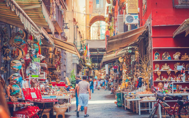 2-Hour Small Group Walking Tour in the Heart of Naples