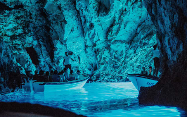 Blue Cave & Hvar Island 5-Island Speedboat Tour