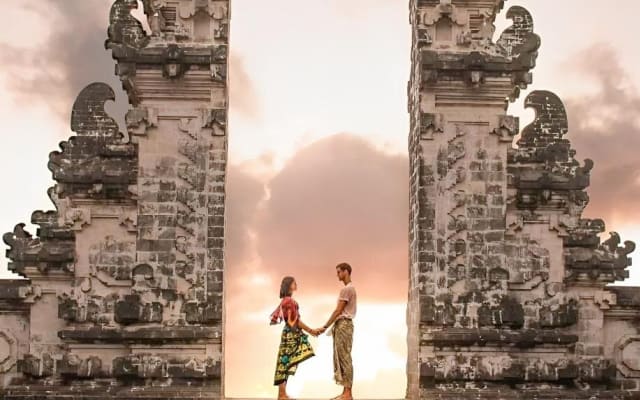 Gates of Heaven Tour: Tirta Gangga & Kanto Lampo Waterfall