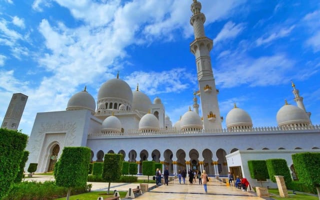Abu Dhabi Tour with Ferrari World from Dubai