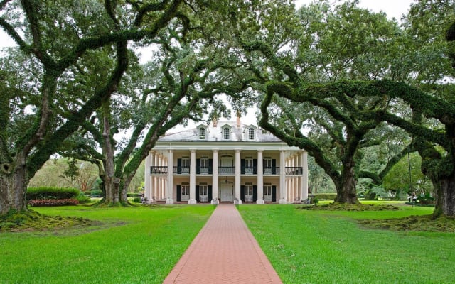 Oak Alley Plantation Tour from New Orleans